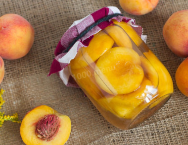 Peaches in syrup for winter