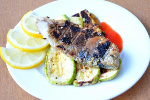 Grilled mackerel with vegetables