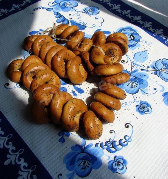 Bagels with poppy seeds in the oven