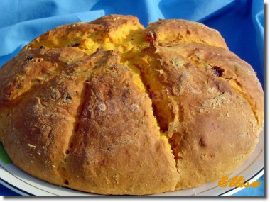 Sweet pumpkin bread without yeast