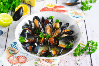 Mussels in door blue sauce