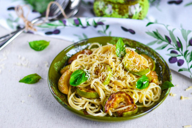 Pasta with zucchini