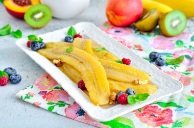 Fried bananas in a frying pan