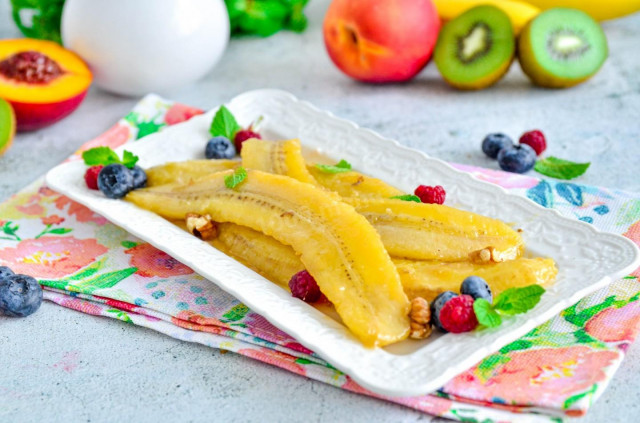 Fried bananas in a frying pan