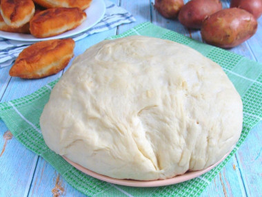 Dough on potato broth for pies