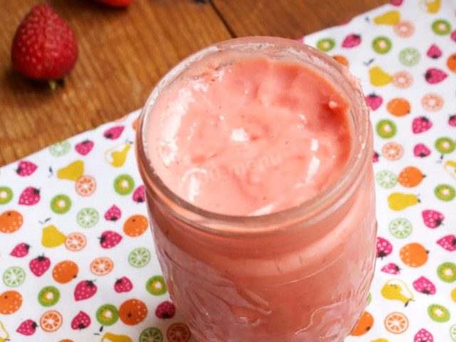 Strawberry cake curd