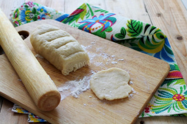 Sour cream dough for a pie without eggs