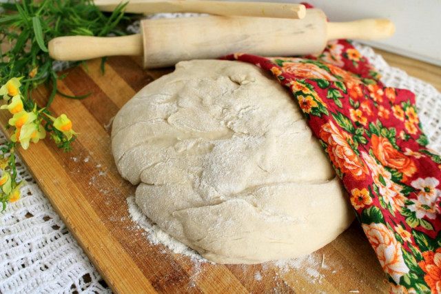 Yeast dough for whites in a frying pan