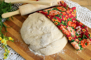 Yeast dough for whites in a frying pan