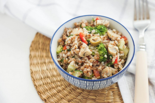 Buckwheat with vegetables and mushrooms