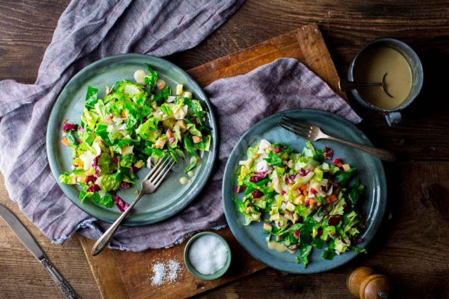 Vitamin salad with escarole