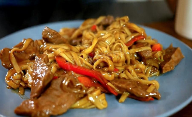 Udon noodles with beef in Teriyaki sauce