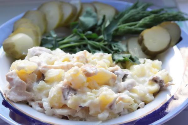 Potatoes with mushrooms in the microwave