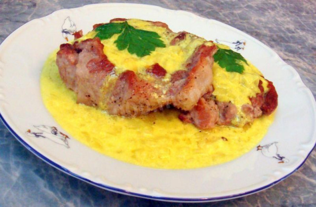 Meat with saffron sauce