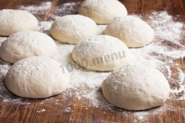 Pizza dough that rises well