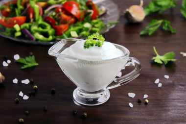 Mayonnaise sauce with garlic