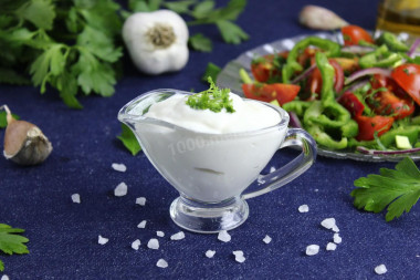 Mayonnaise sauce with garlic