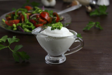 Mayonnaise sauce with garlic