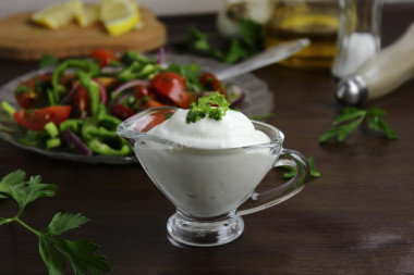 Mayonnaise sauce with garlic