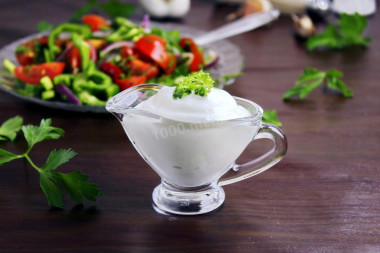 Mayonnaise sauce with garlic