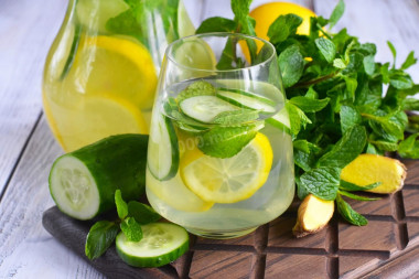 Slimming drink ginger cucumber lemon mint