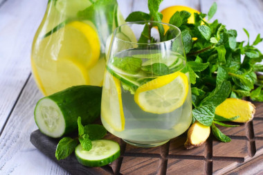 Slimming drink ginger cucumber lemon mint