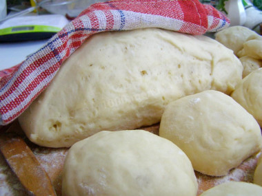 Pastry for rolls with yeast is the most delicious and tender