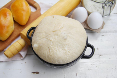 Dough on powdered milk for pies