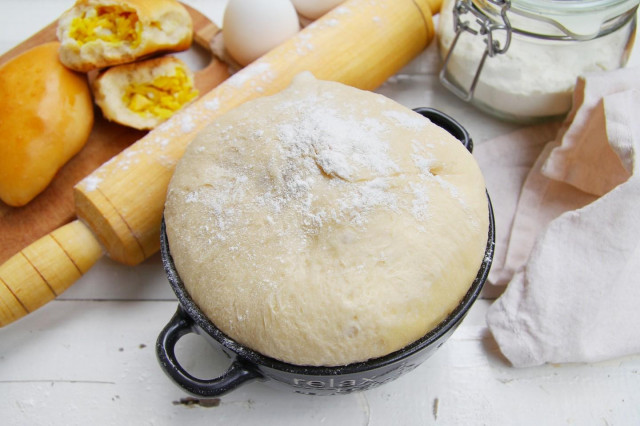 Dough on powdered milk for pies