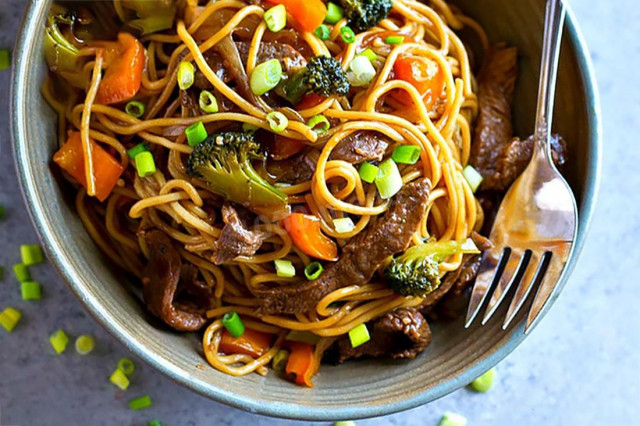 Udon with beef and vegetables