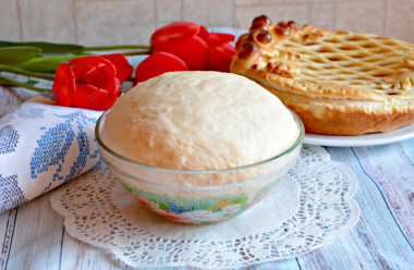 Yeast dough for pies with dry yeast