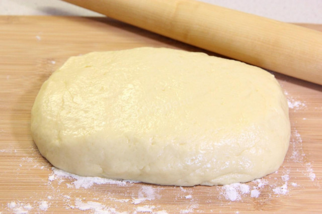 Crumbly shortbread dough for sweet pastries