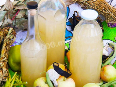 Homemade apple cider vinegar