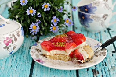 Strawberry Pie, sour cream and cream on lemonade