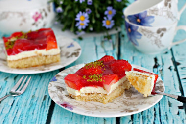 Strawberry Pie, sour cream and cream on lemonade