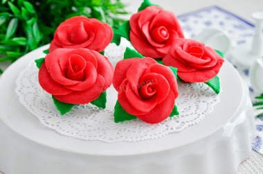 Roses made of mastic