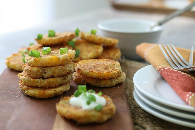 Mashed potato patties in the oven