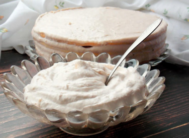 Sour cream banana cream for cake