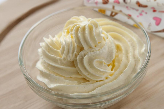 Sour cream butter cream