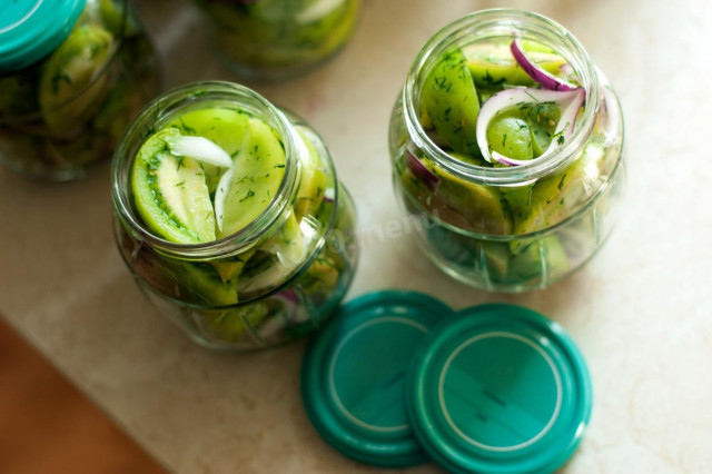 Green tomatoes with mustard for winter