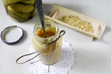 Powdered mustard in brine with sunflower oil