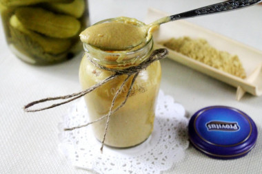 Powdered mustard in brine with sunflower oil