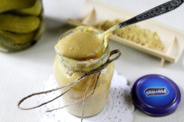 Powdered mustard in brine with sunflower oil