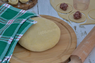 Custard dough on water with egg for cooking