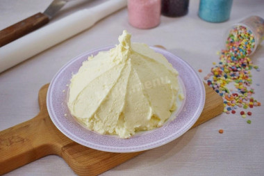 Cream cheese for cake leveling