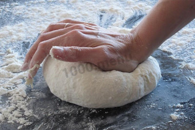 The dough for dumplings on mineral water is simple