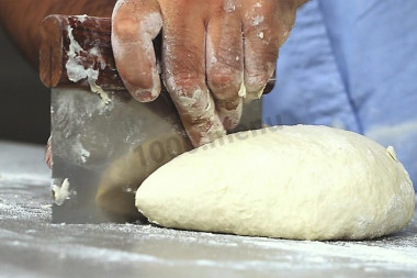 The dough for dumplings on mineral water is simple