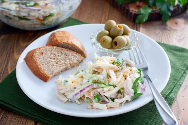 Pigtail smoked cheese salad