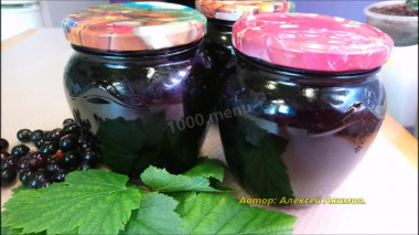 Blackcurrant jam for winter