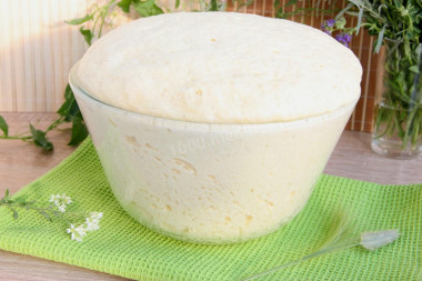 Dough for cheesecakes with dry yeast